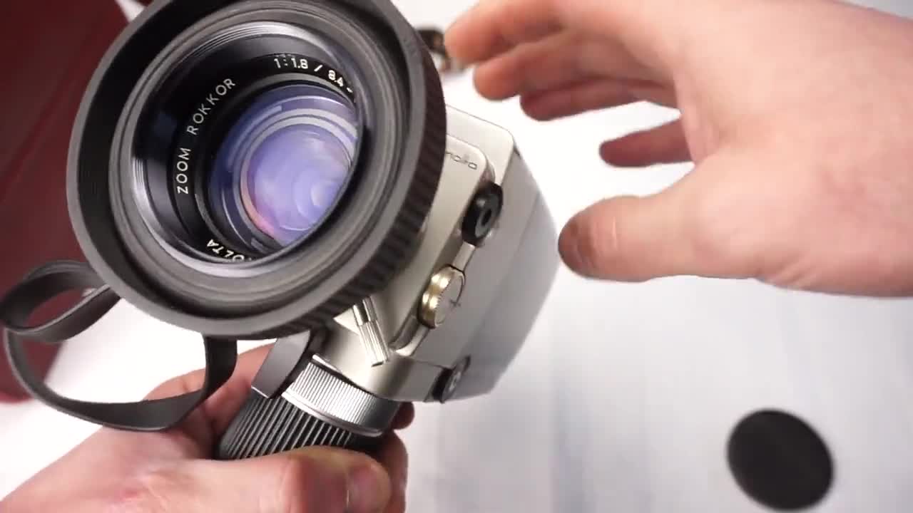 スーパー8カメラのテストと動作するMINOLTAフィルムカメラ8mm Minolta