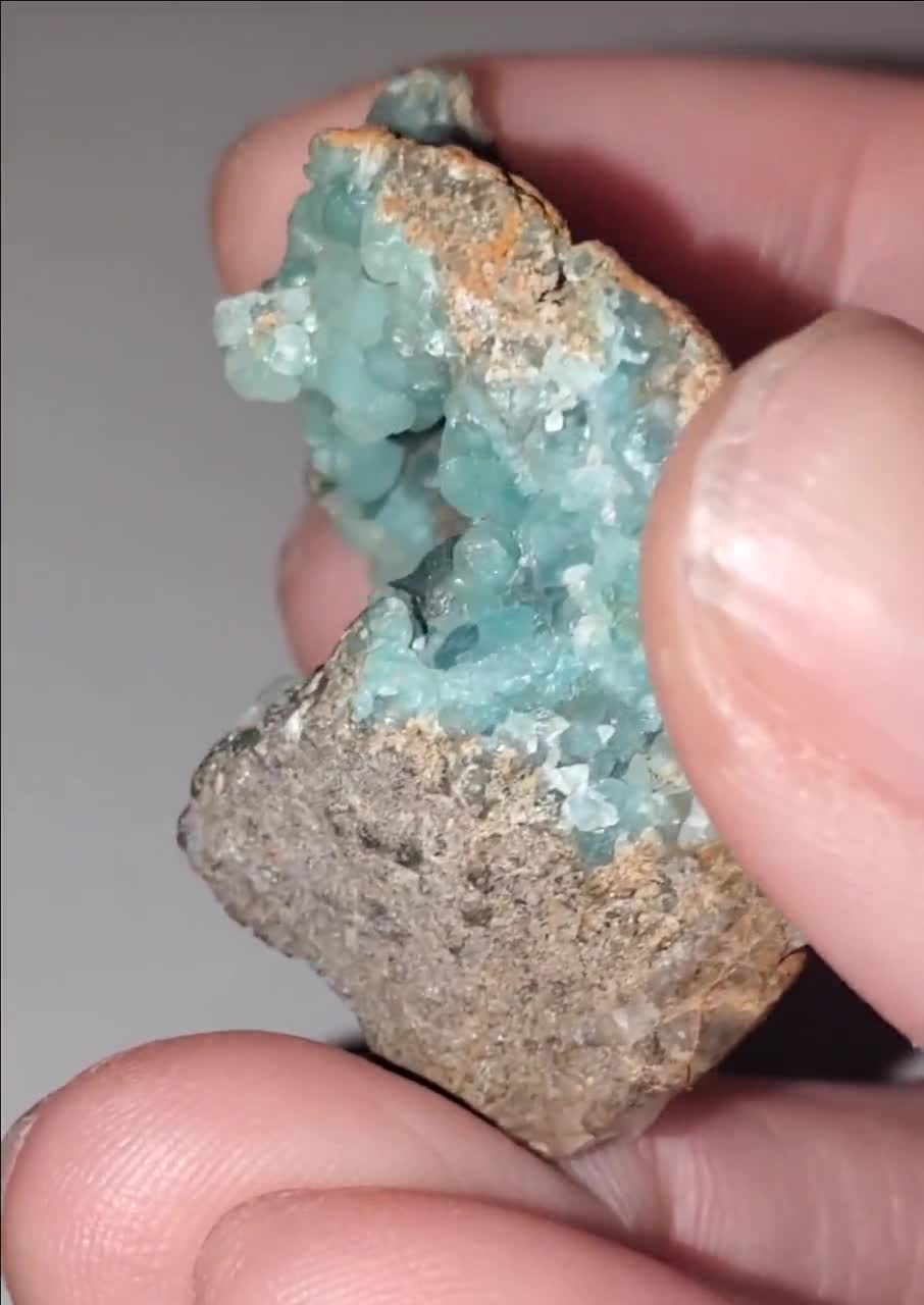ブドウ状青色異晶石鉱物標本 - 34g - Etsy 日本