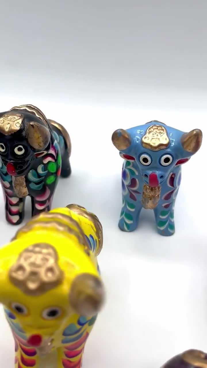 プカラの雄牛 高さ 3 インチ/ペルー セラミック 手描きのプカラの雄牛