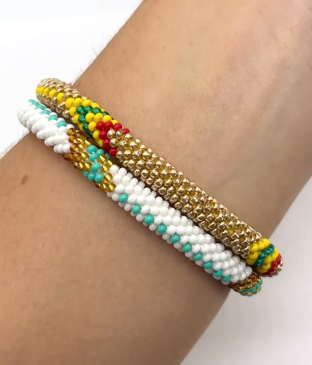 女性用ビーズブレスレットセット（シードビーズ）。かぎ針編みのガラス