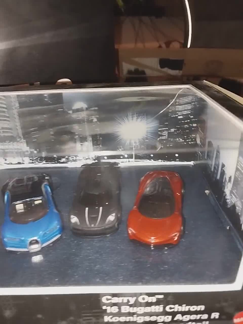 Hotwheels Premium 4 Car Carry on Set Bugatti Chiron Koenigsegg