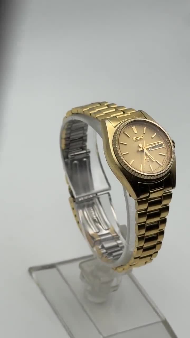Vintage Seiko SQ Watch Women Gold on Gold Tone Day Date 8523-0059