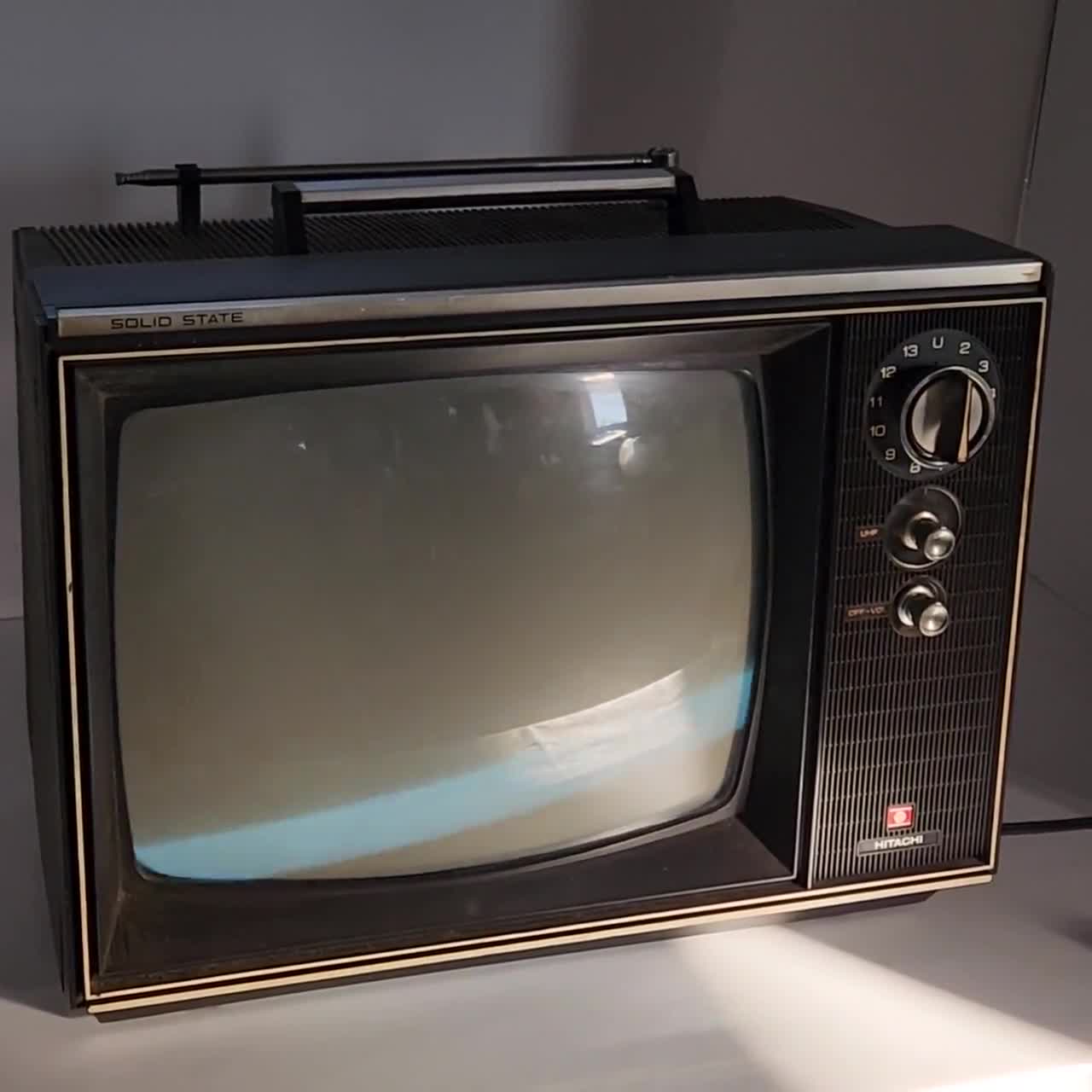ブラウン管　テレビ 日立P-42ブラウン管テレビ、電源は入ります、レトロテレビ、RF入力なし