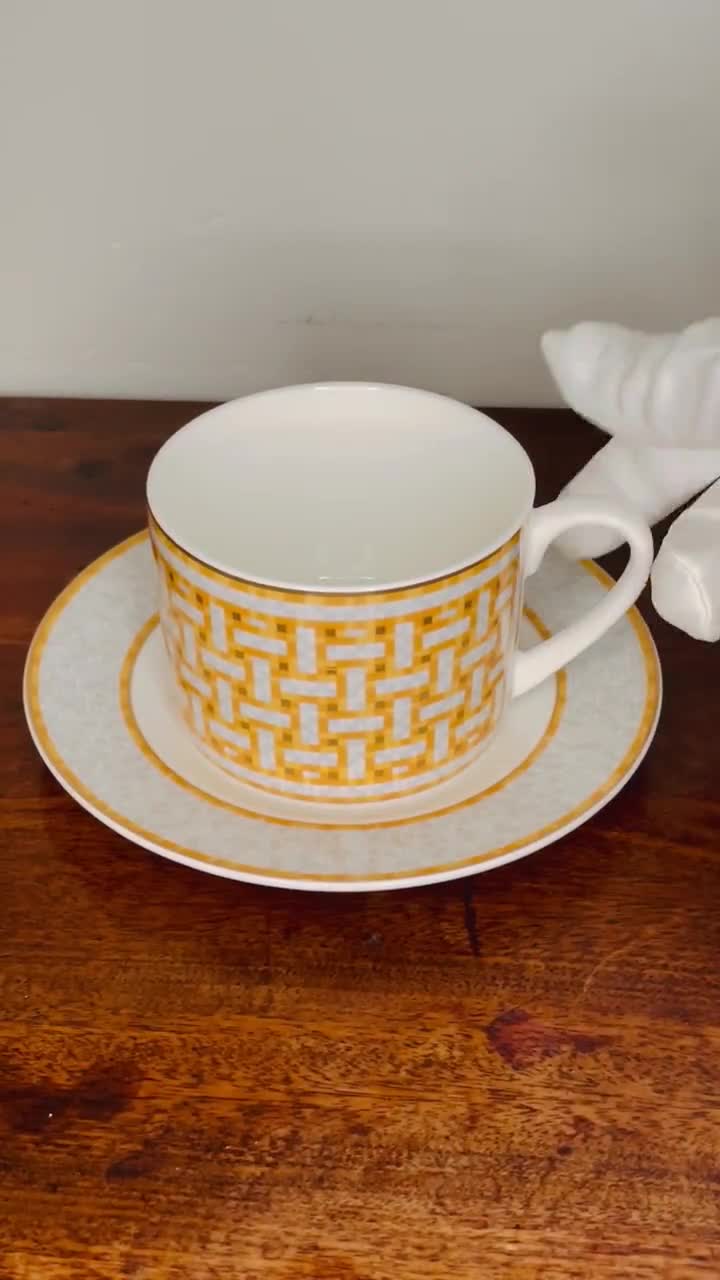 希少なエルメス磁器カップ＆ソーサー「モザイク・オー・24
