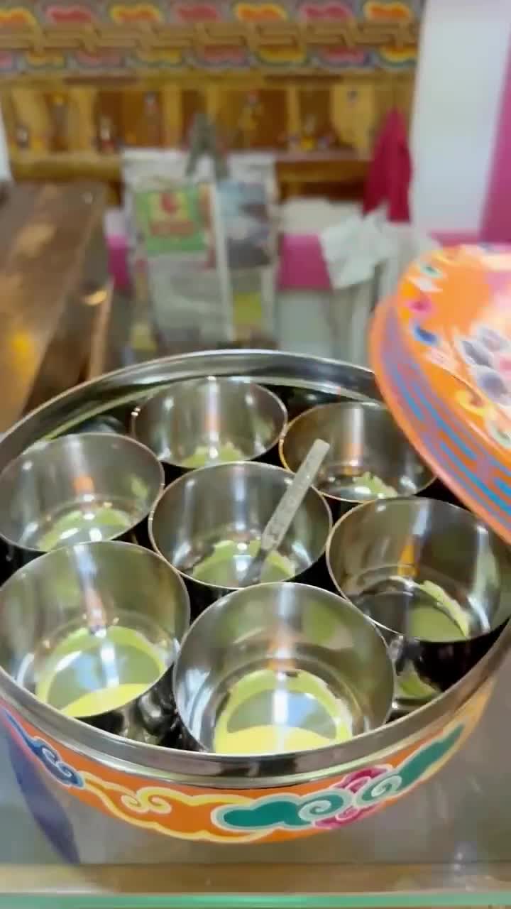 手描きのスパイスボックス：インド風マサラダーニ（7つの容器付き