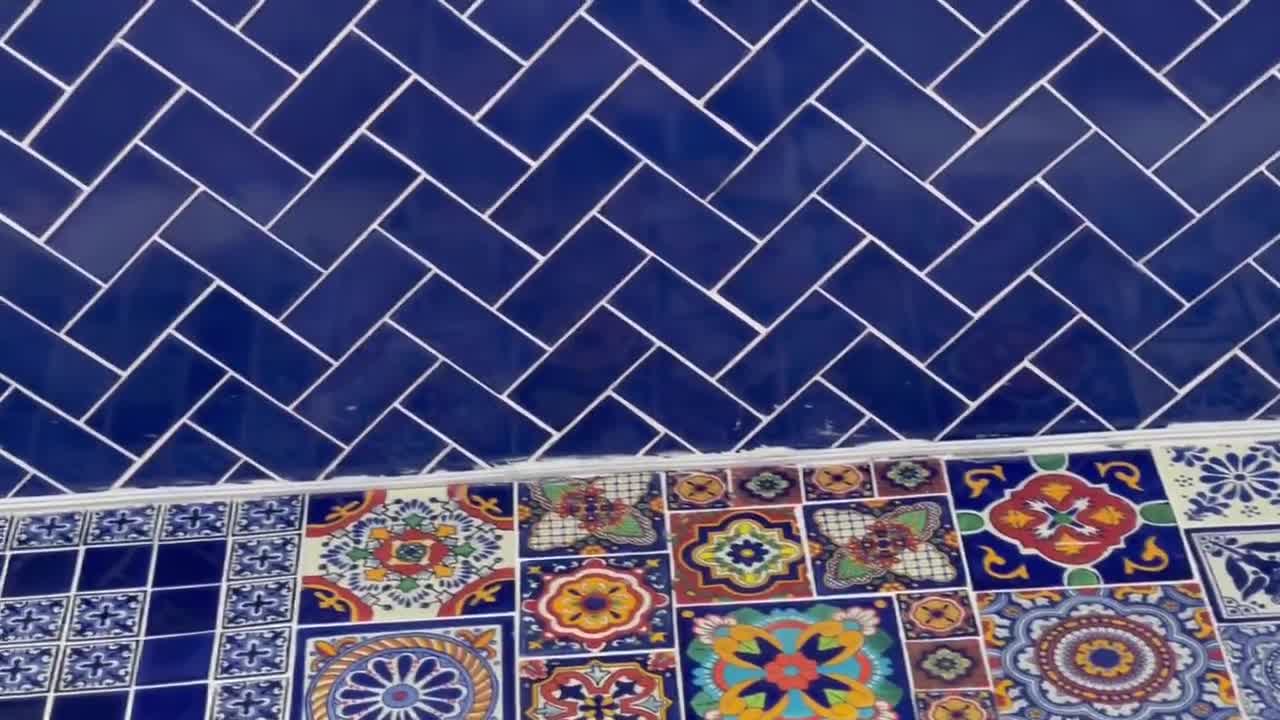 メキシコ タラベラ タイル 12 枚、手作り、手描き 2 インチ x 2 インチ