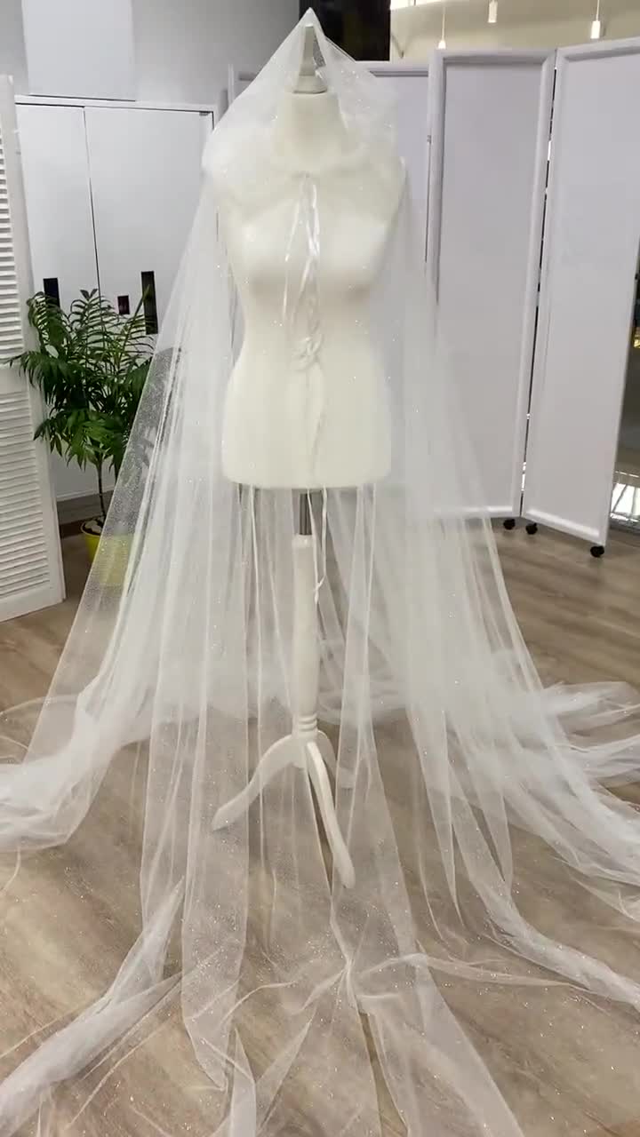 チュールフード付きウェディングケープ、ブライダルケープ、パール付き