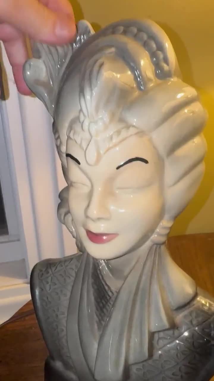 Vintage MCM Navis & Smith Asian Lady Figural TV Lamp Mid Century