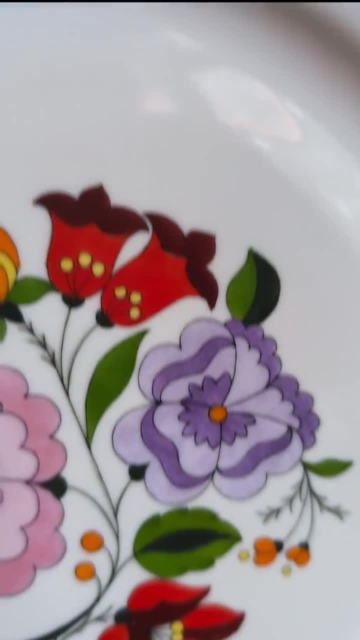 新品未使用　ハンガリー製 透かし陶器 飾り皿 プレート 花柄 手描き　2枚 ハンガリーのカロチャ陶器、手描きの花のモチーフの装飾皿、コレクター