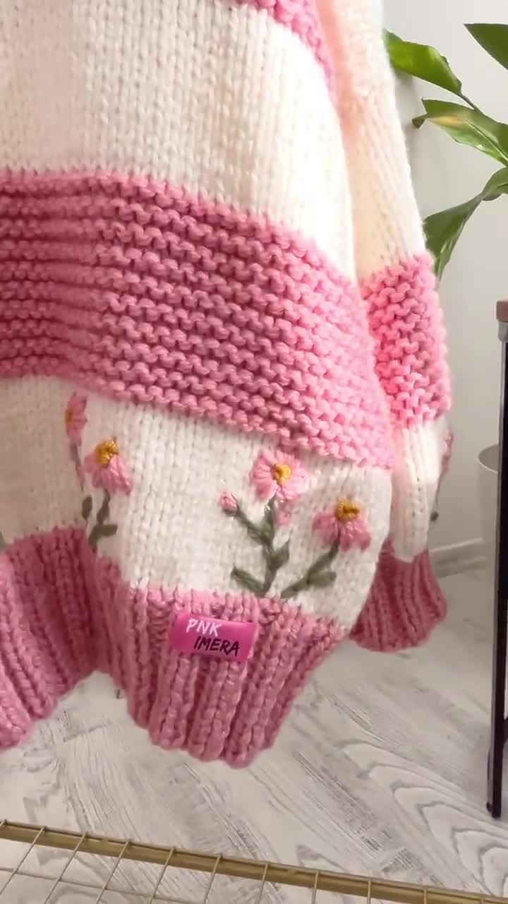 手刺繍の花柄ニットセーター：ピンクのストライプ柄ウール混紡 - Etsy 日本