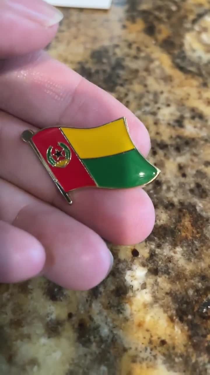 ヴィンテージの古いものと新しいもののカーボベルデ国旗ピン：手打ちの