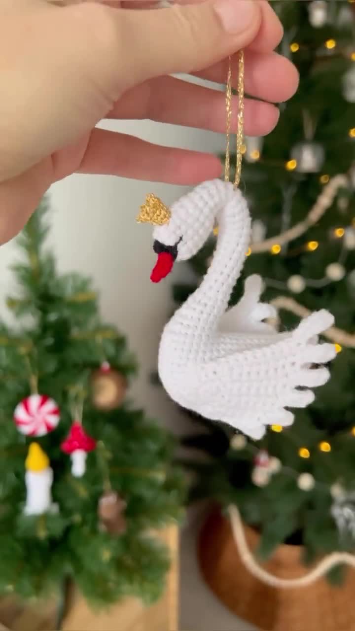 英語で編む白鳥の編み図 クリスマスオーナメント 編みぐるみの編み図
