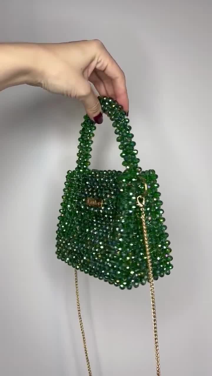 【極美品】Sapa ビーズバッグ ハンドバッグ マーガレット ハチ グリーン ハンドメイドのエメラルドABクリスタルビーズバッグ：チェーン付き