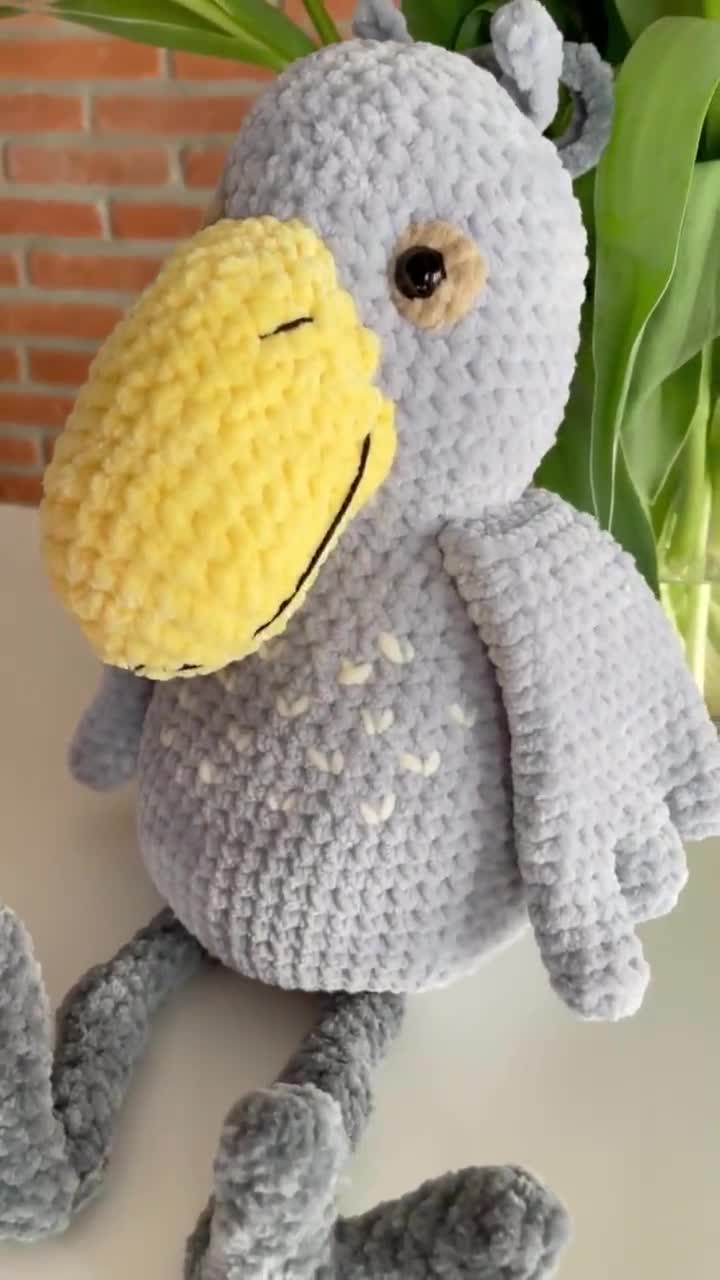 ハシビロコウの編みぐるみパターン：エキゾチックな鳥のぬいぐるみ