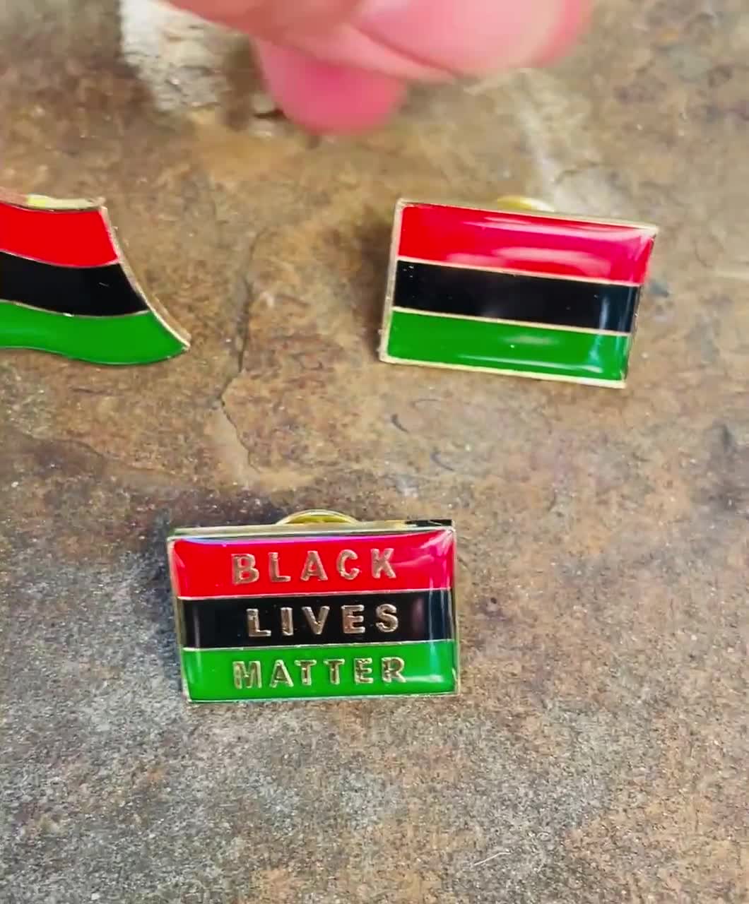 黒人アメリカ人アフリカ国旗 3 x 5 フィート：手彫りラペルピン - Etsy