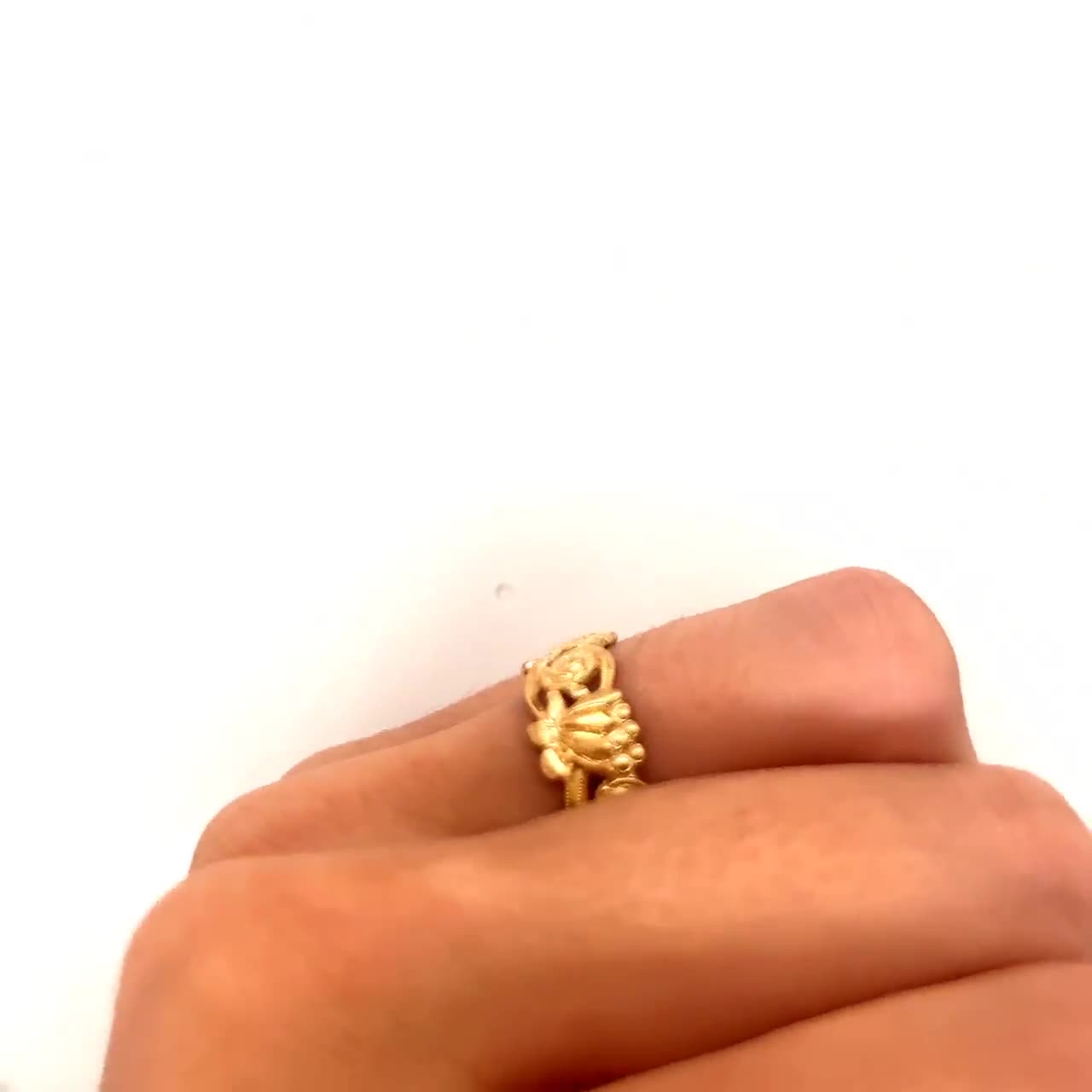 ヴィンテージ 1940 年代 14k イエロー ゴールド 幅広 刻印入り ピアス
