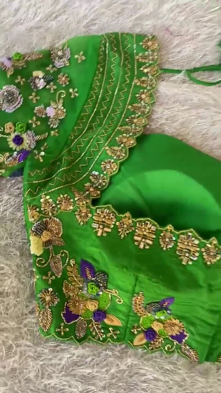 手刺繍の生シルクブラウス：ザルドージ・パロットグリーン・サリー