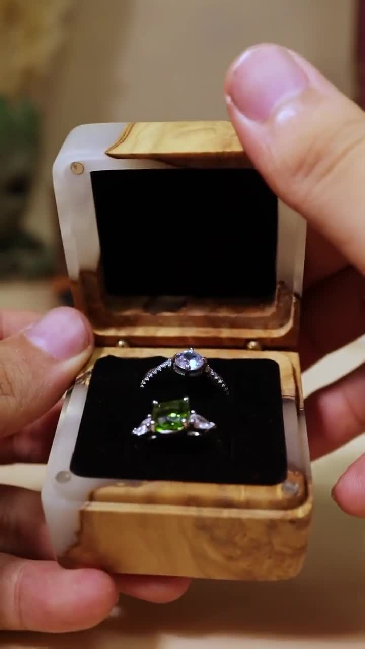 パーソナライズされた結婚指輪ボックス、木製樹脂製ダブルリング