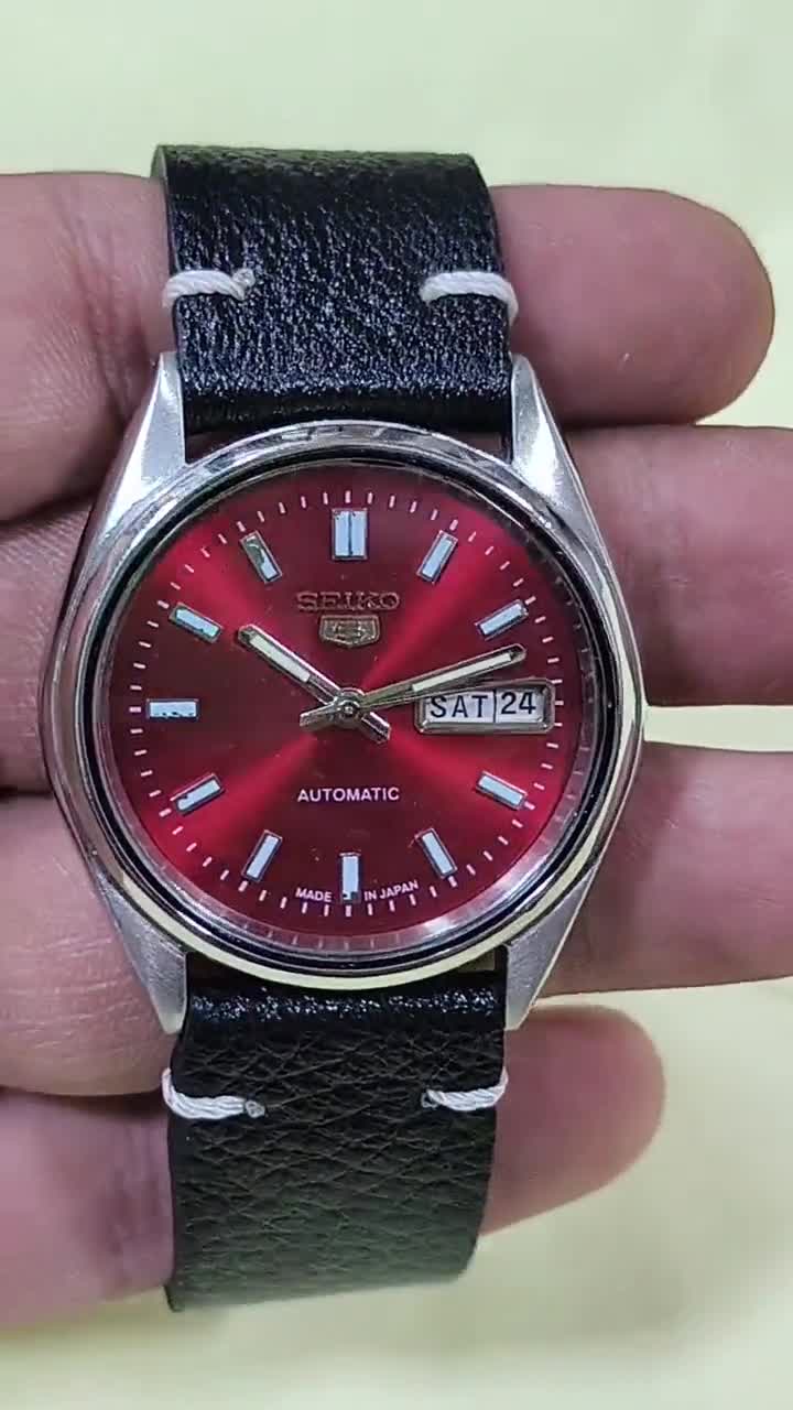Collectible Seiko 5 Auto-winding Red Retro Dial Mens Working Wrist