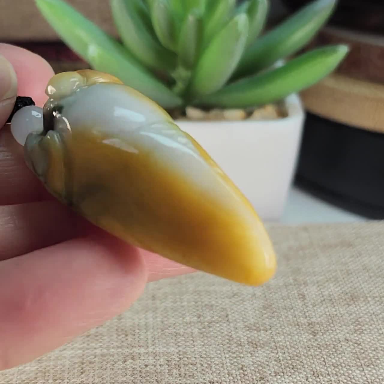 グレード A 翡翠 美しい 3D 蝉蟬 一鳴驚人のイディオムを実行 よく彫
