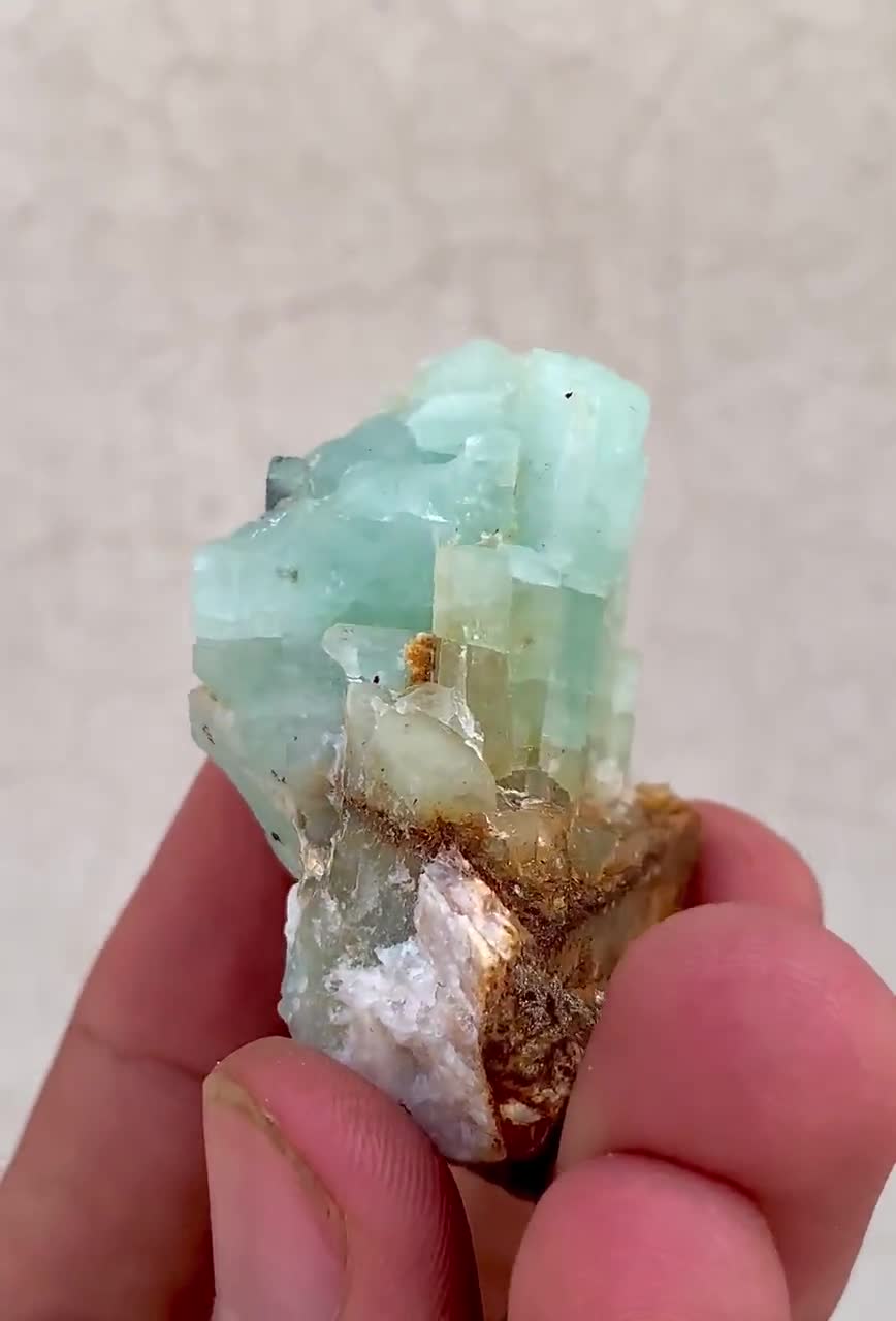 原石アクアマリン結晶 | 244.70カラットの鉱物標本（雲母入り） - Etsy