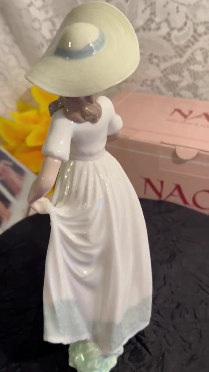 Boxed Nao by Lladro Spring Flowers #1195 Vintage 1993 Porcelain