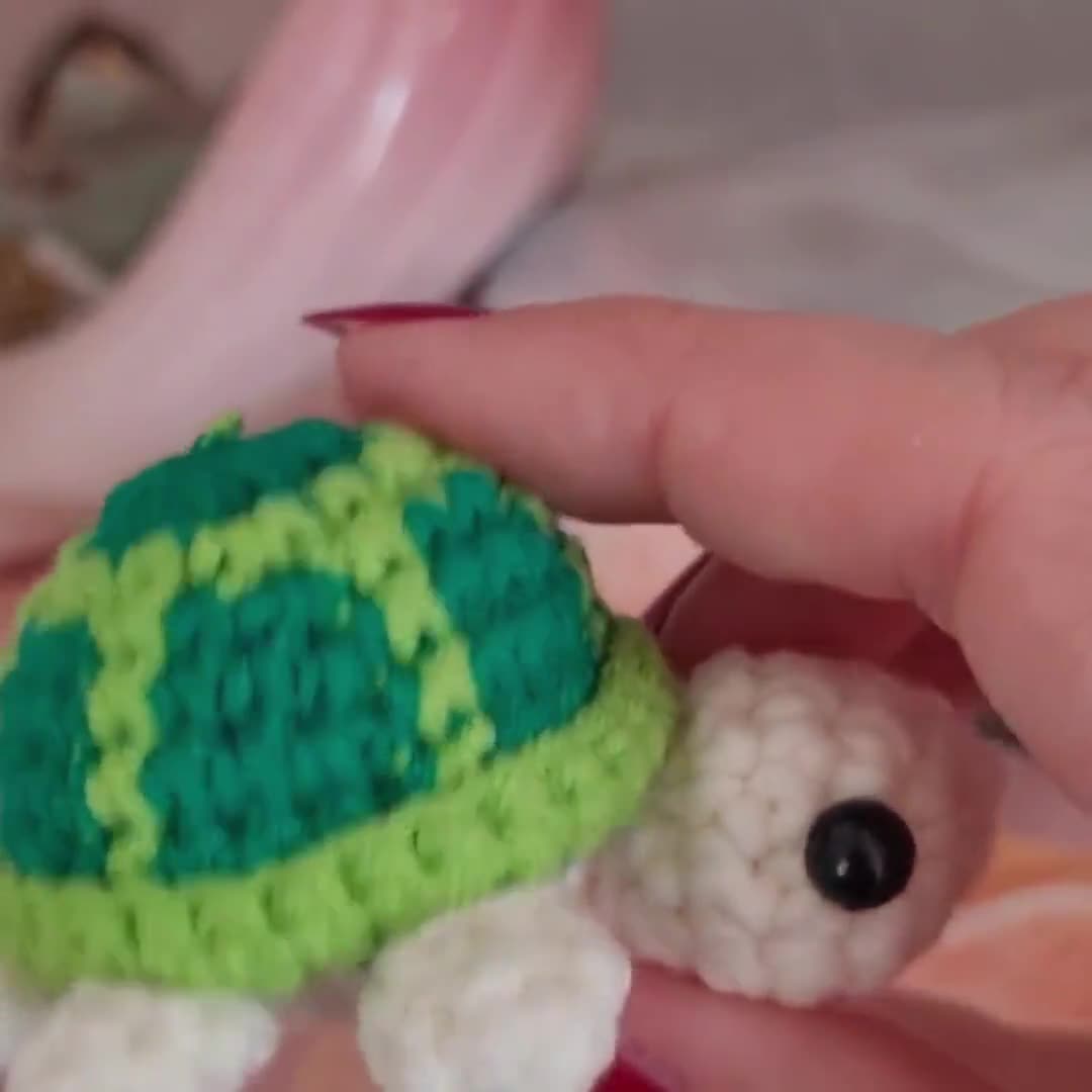 ミニかぎ針編みウミガメ 手作りあみぐるみカメのおもちゃ かわいい緑の