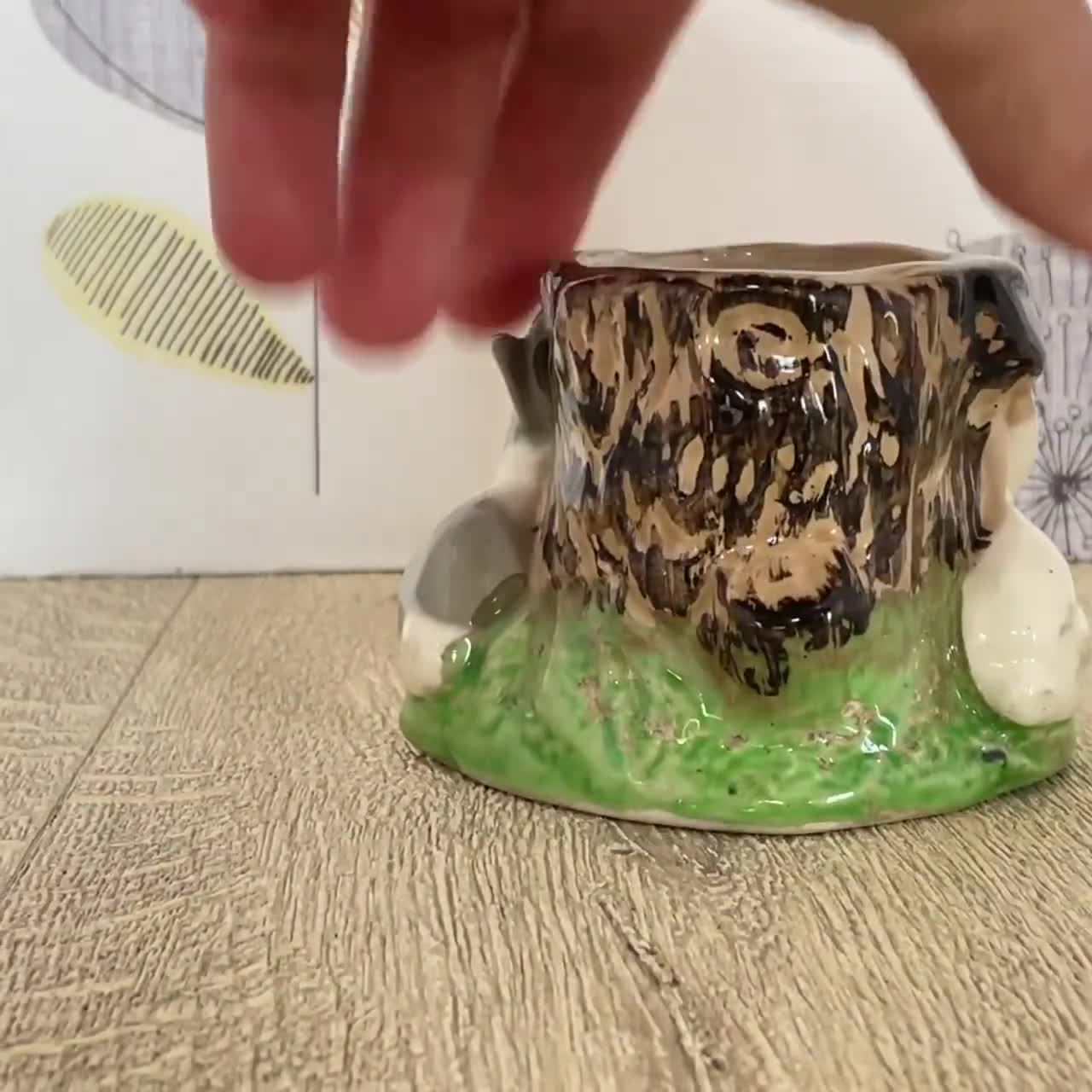 ヴィンテージのウサギと木の幹の陶器の花瓶 - Etsy 日本