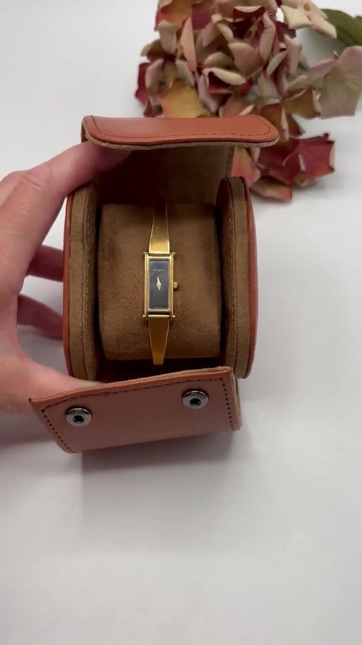 素晴らしいレディースヴィンテージ GUCCI 1500L バングルウォッチ