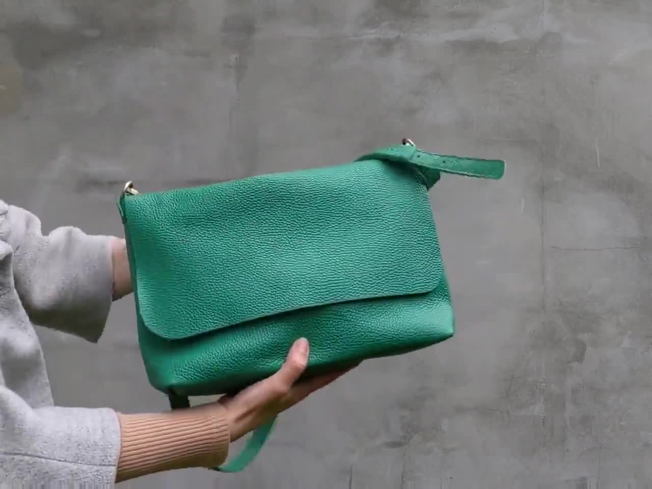 エメラルド グリーン レザー ショルダー バッグ ビビッド グリーン