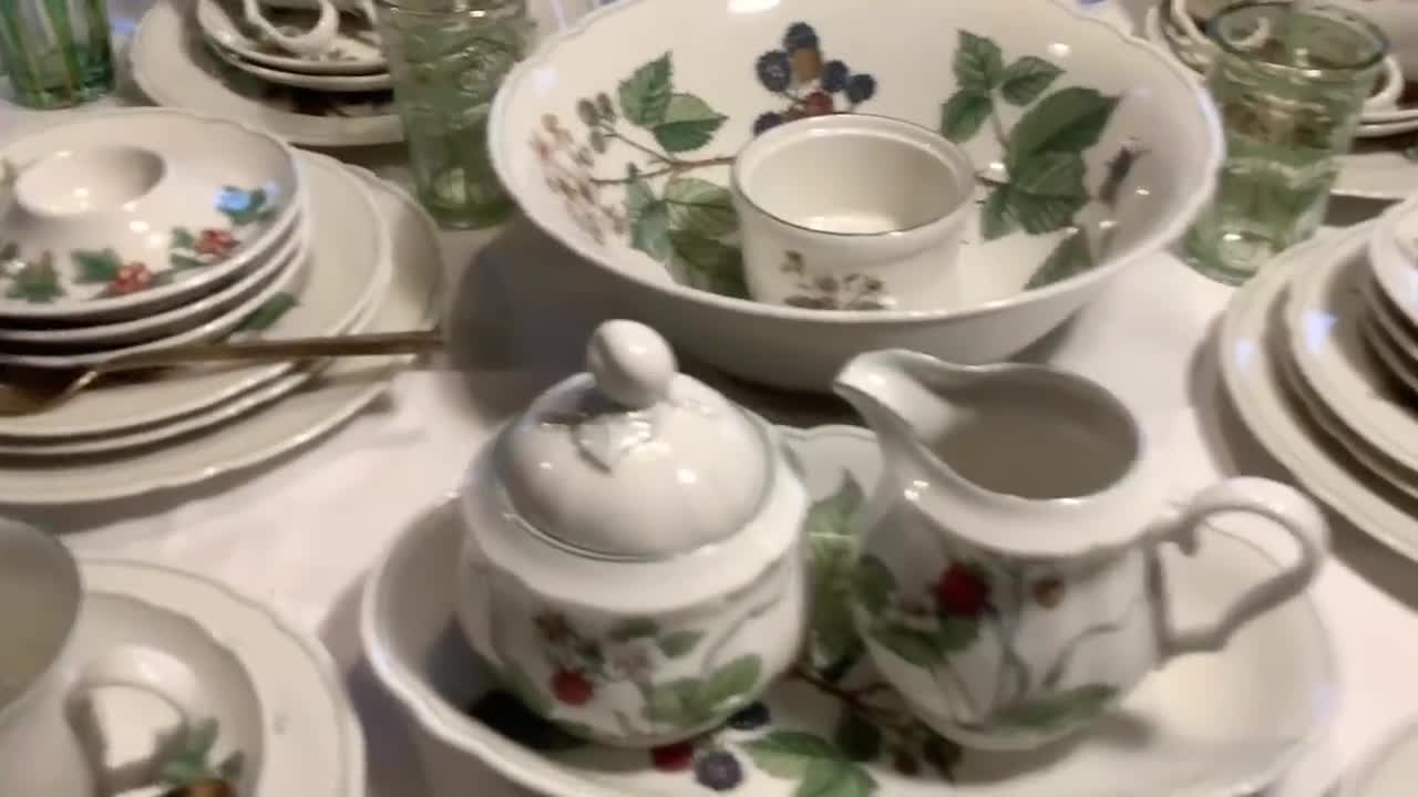 Seltmann Weiden Marie-luise Waldbeere Porcelain Breakfast Service