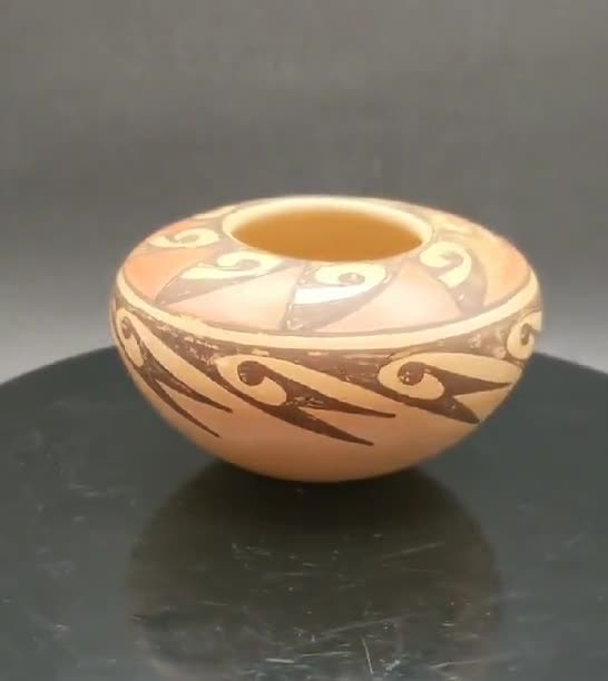tara verapottery ハンドペイントスペインヴィンテージ壺 HOPI VERLA DEWAKUKU Tewa Village Polychrome Pot, Vintage Native