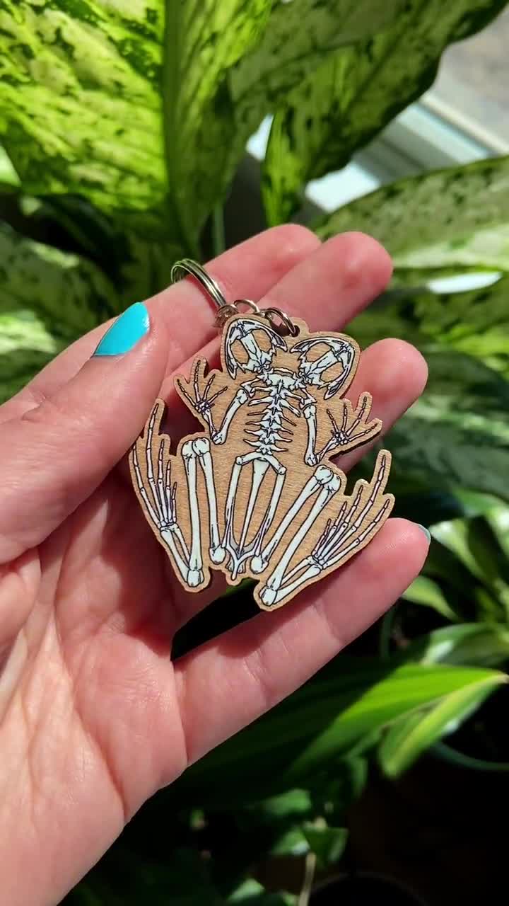 Two-headed Frog Skeleton Keychain – Macabre Horror Gift, Wooden