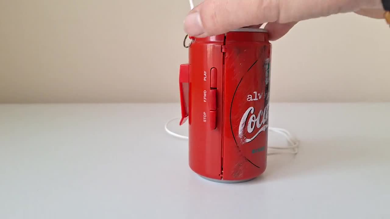 美術品・アンティーク・コレクション Coca-Cola 缶型カセットプレーヤー