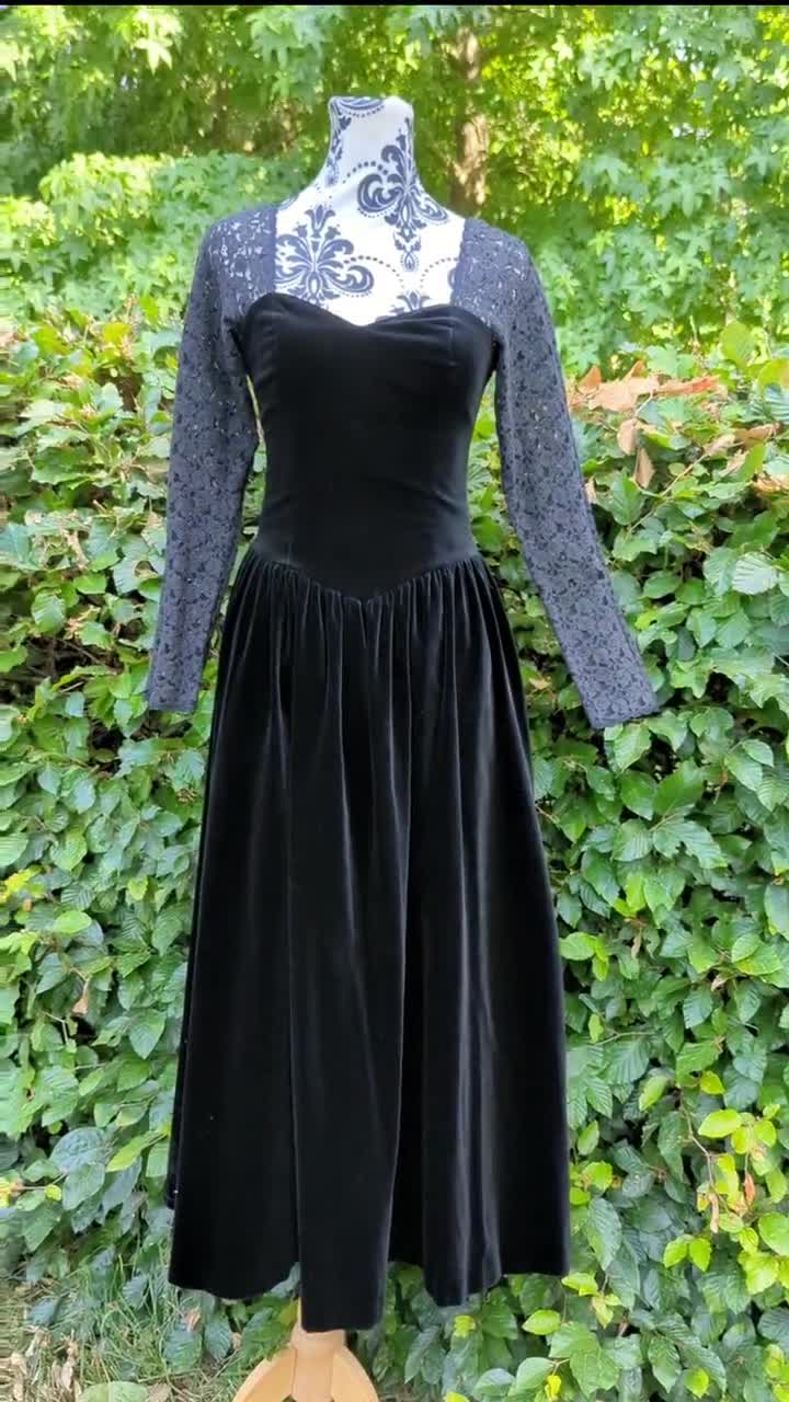 LAURA ASHLEY 黒赤ベルベットケープ　ビンテージ ヴィンテージ ローラ アシュレイ ブラック ベルベット ドレス | レース
