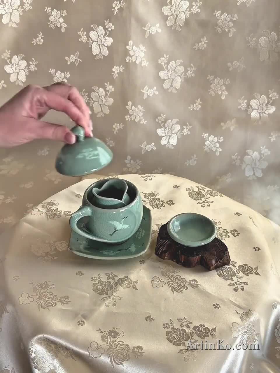 韓国青磁茶碗：鶴の卵形、鶴と雲の象嵌模様 - Etsy 日本