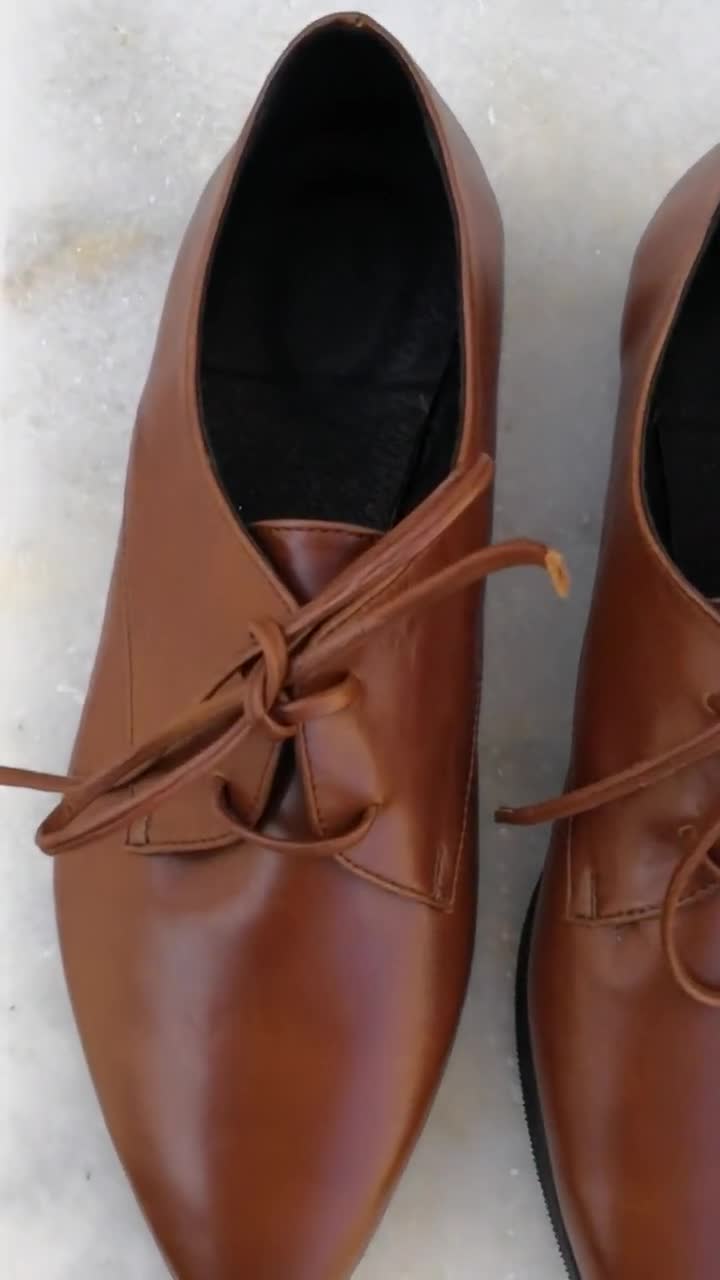 Brown Leather Shoelaces that match exactly our Brown Oxfords , elegant addition, clean look. Handmade shoe laces. 55 cm long for derby shoe