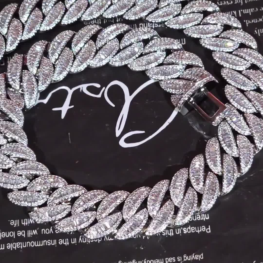アクセサリー Glitter Iced Out Cuban Chain Necklace Iced Out 16MM Baguettecz Moon Shape Cuban Link Chain: Hip Hop