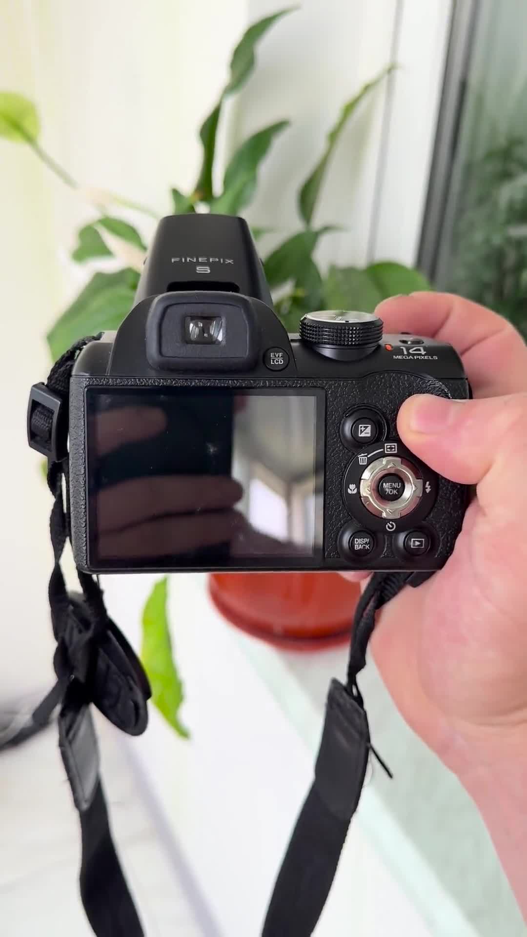Fujifilm Finepix S4500 14MP / Bridge Camera 30x Zoom / Retro