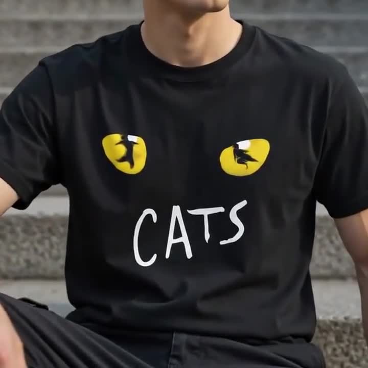 キャッツ ブロードウェイミュージカル ロゴ入り ブラック/ネイビー T