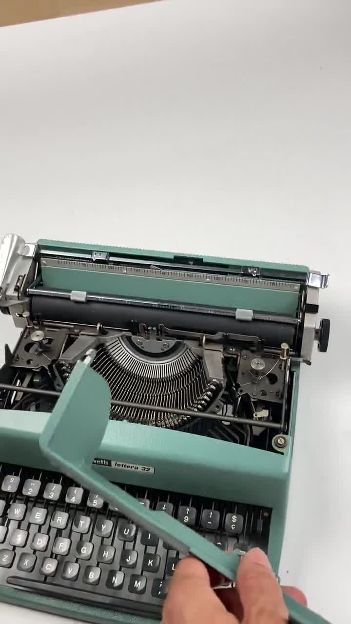 Olivetti Lettera 32 - ヴィンテージタイプライター - 新品リボン