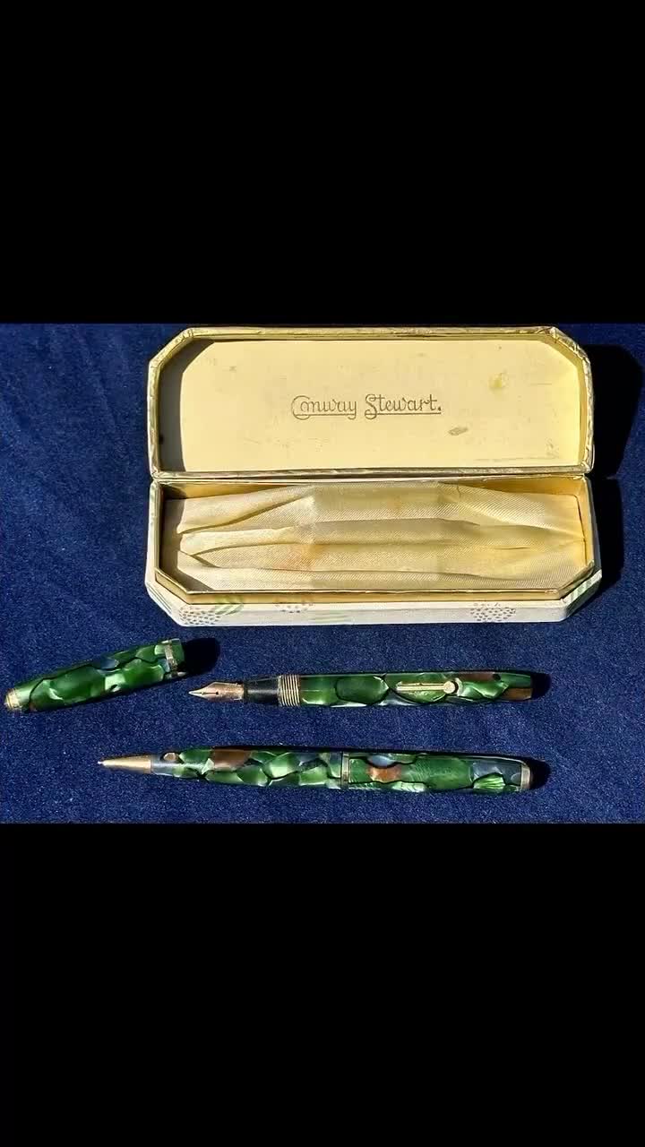 Boxed Vintage Conway Stewart Dinkie 550 Fountain Pen & Pencil Set