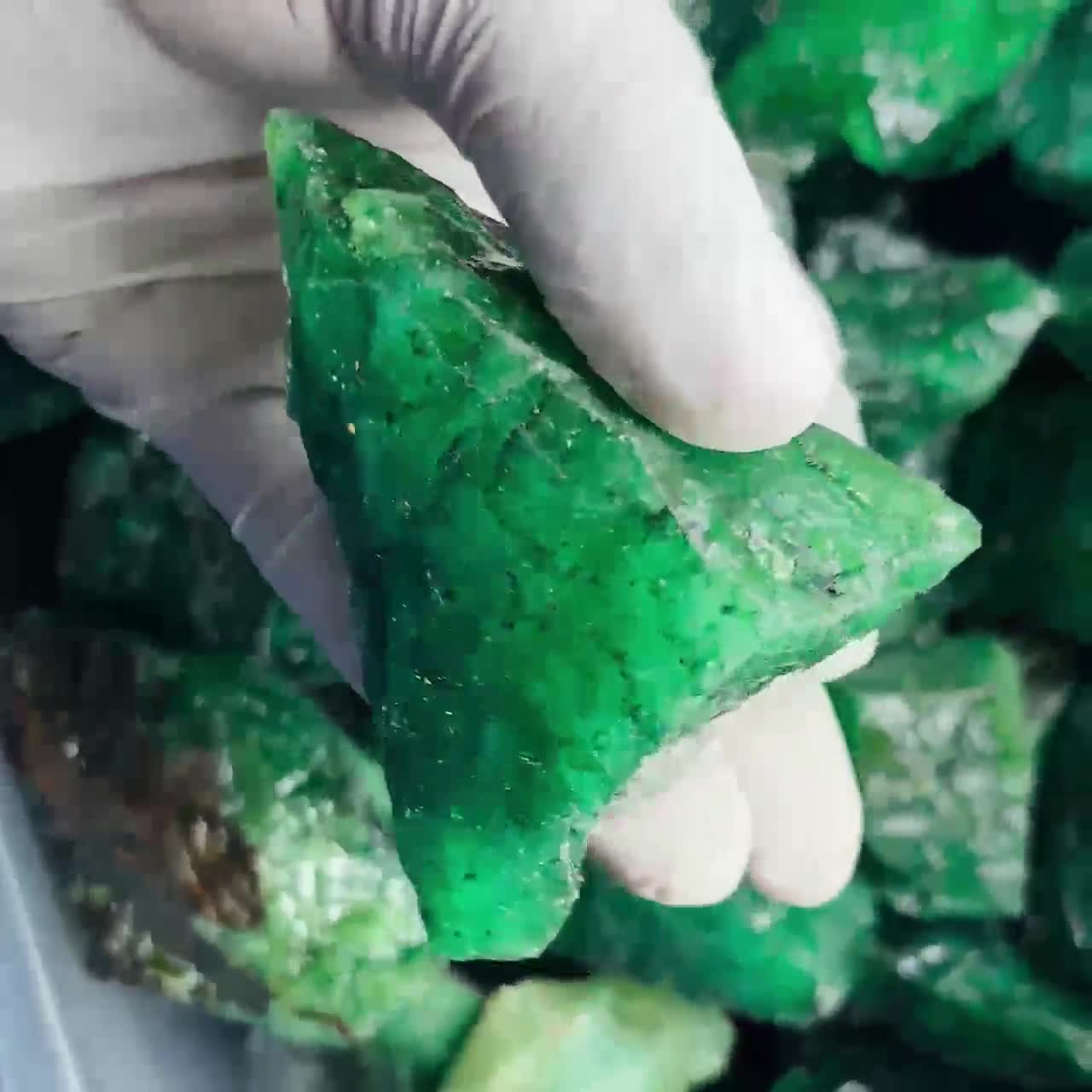 5000カラット（1kg）天然エメラルド原石｜ジュエリー製作、コレクター