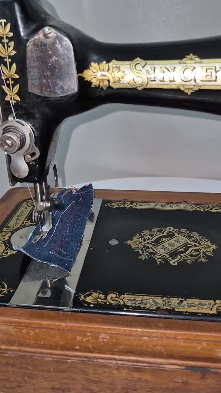 Vintage Singer Model 28 Hand Crank Sewing Machine Vintage 1912