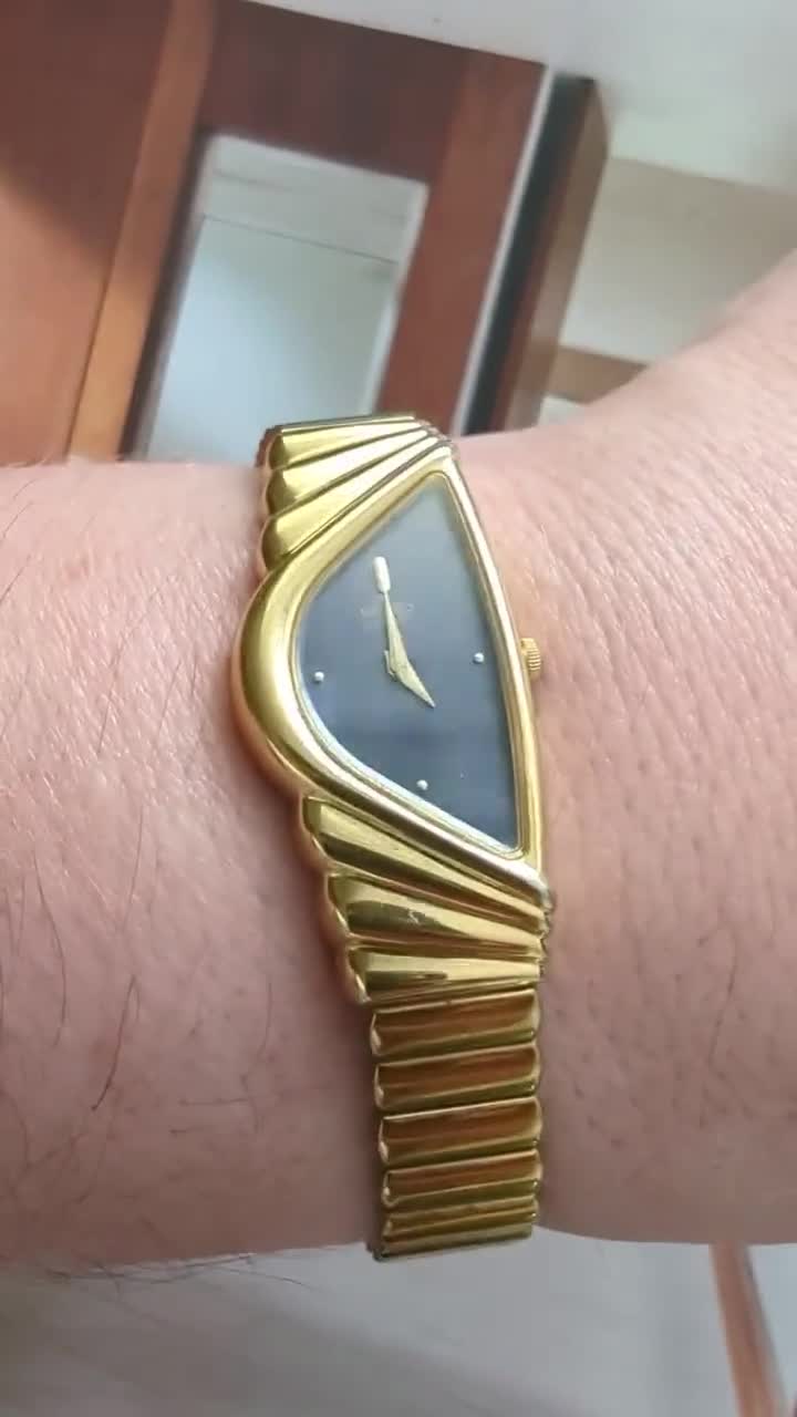 Vintage SEIKO Half Moon Gold Tone Quartz Watch Black Dial With New