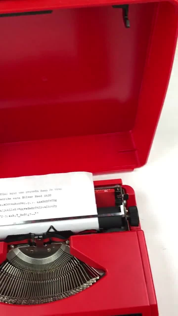Silver Reed SR10 ポータブルタイプライター - スペイン語キーボード