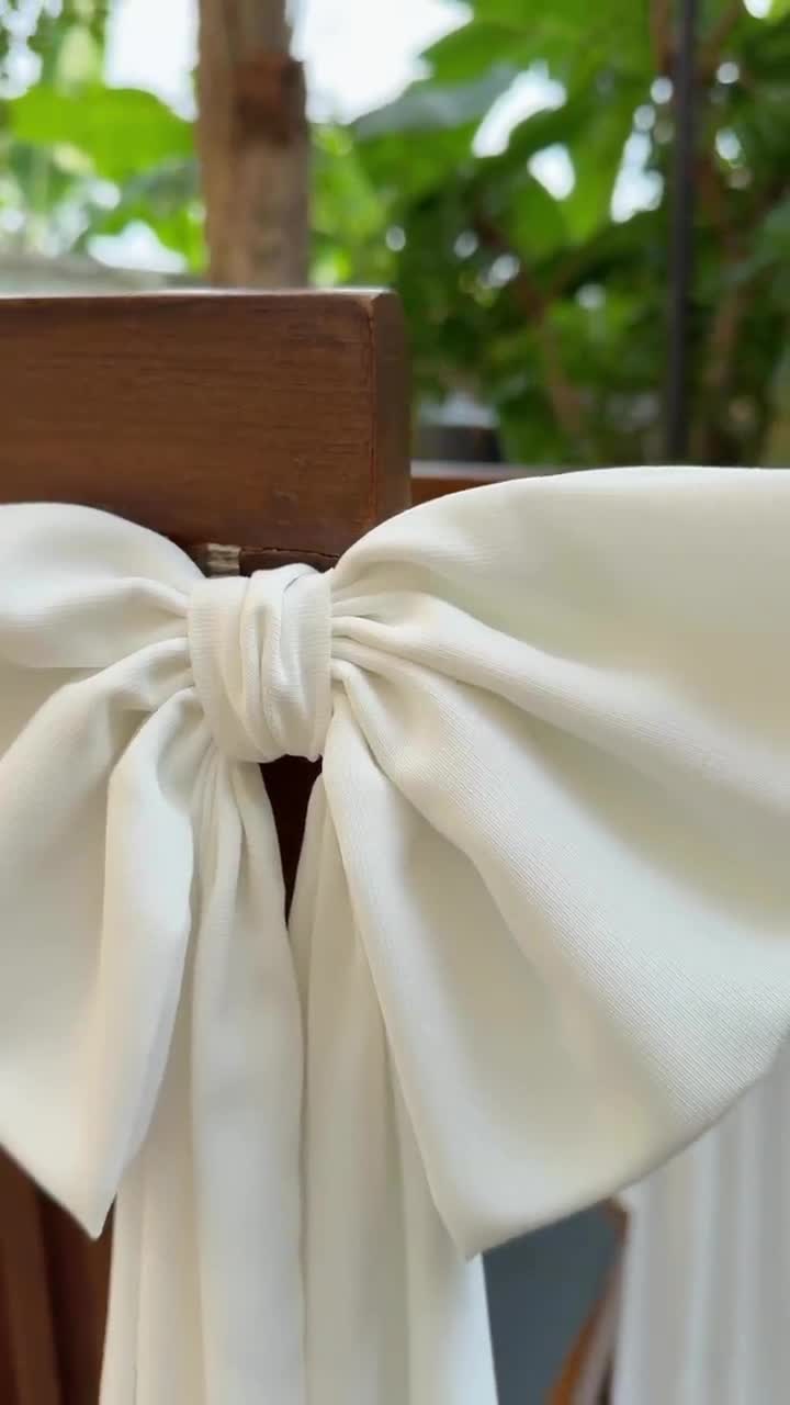 結婚式の椅子の装飾、教会のベンチの装飾、式場の装飾、ロマンチックな