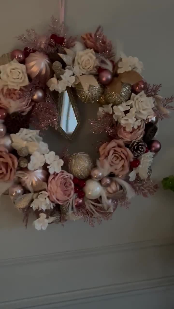 ピンクのクリスマスドアリース、ヴィンテージピンクのクリスマスリース