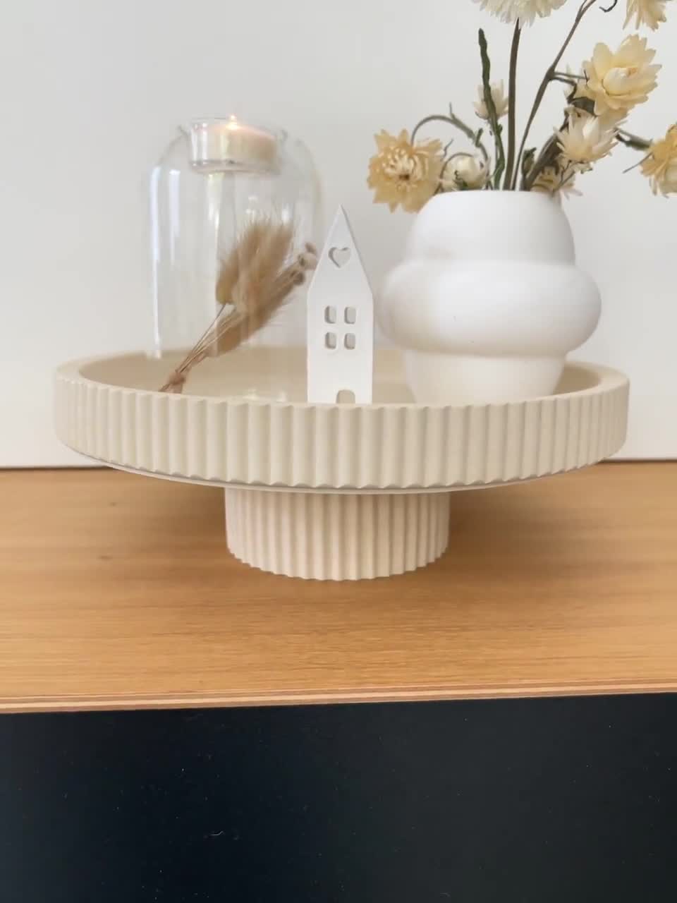 Dekoteller mit Fuß in Beige / Etagere / Dekotablett / Rillen / Tablett / Scandi