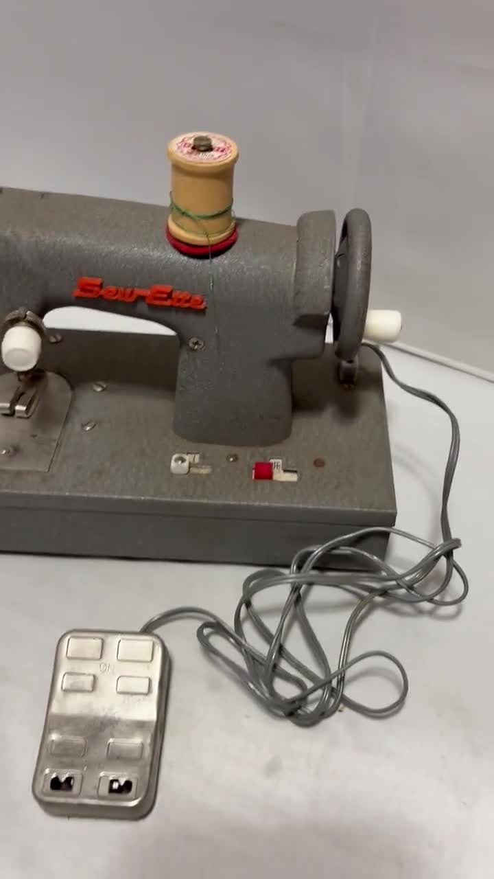 Sew Ette Battery Operated Toy Sewing Machine Metal Made in Japan